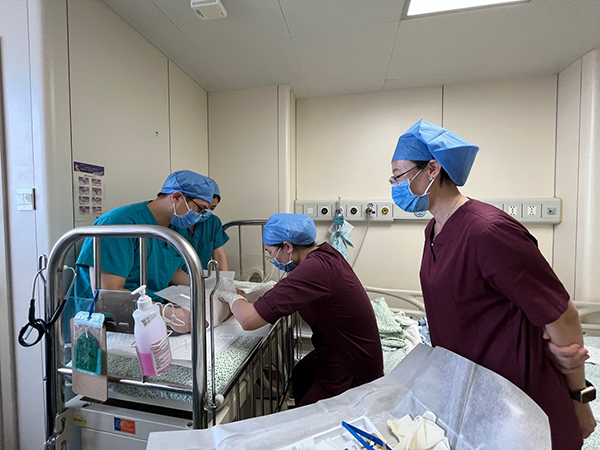 8 北大医院为未满月的新生儿成功完成诺西那生钠注射.jpg