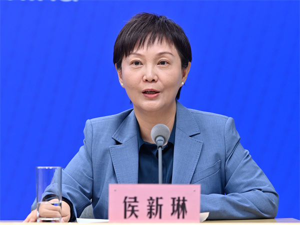侯新琳.jpg