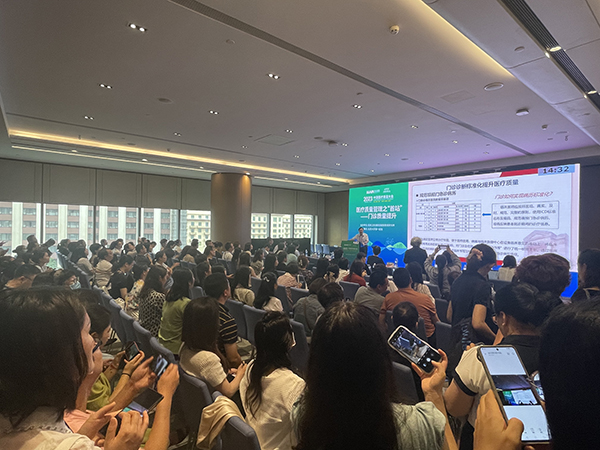 图10 会场观众氛围热烈.jpg