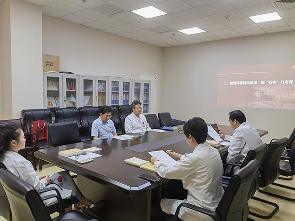 【支部风采】照片5加强师德师风教育.jpg