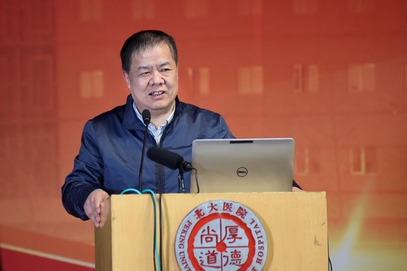 3.刘新民院长主持培训.jpg