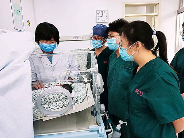王颖主任医师查房.jpg