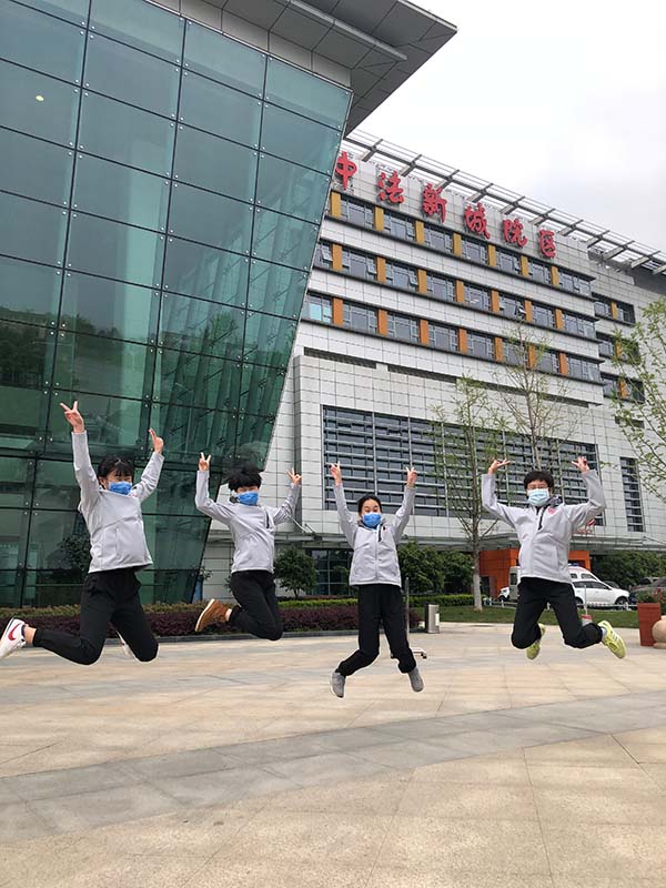 12武汉协和医院—没有被禁锢的城，只有坚守的爱.jpg