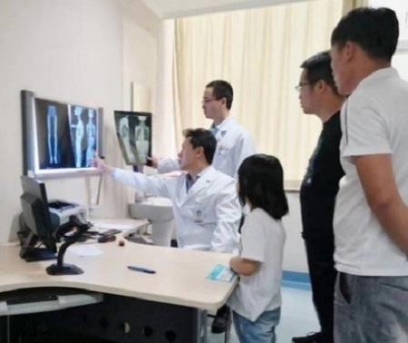 1-3  一支精干团队，全面保驾护航.jpg
