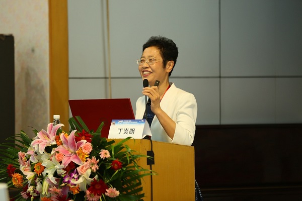 3. 院长助理、护理部主任丁炎明发言.jpg