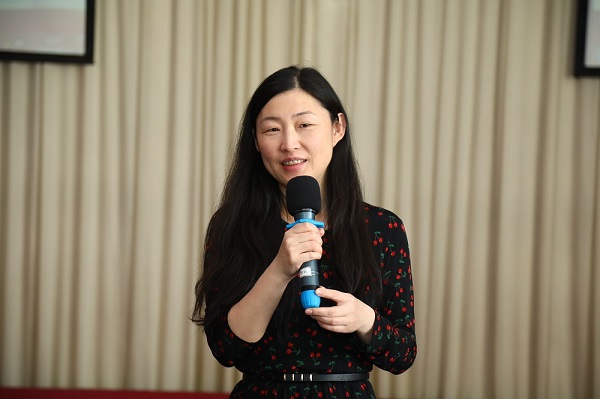杨莉.jpg
