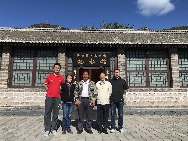 科主任和党支委与庙上村孙宏旺副书记合影.jpg