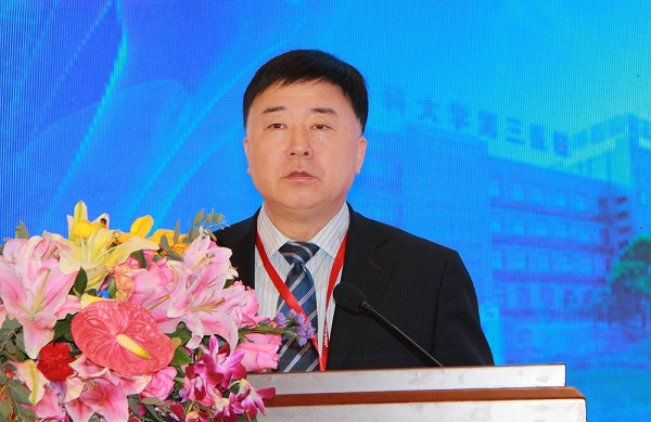张英泽院士作报告.jpg