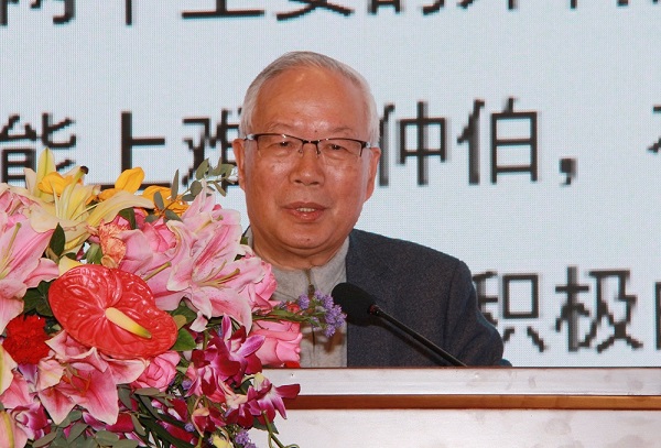 曾炳芳教授作报告.jpg