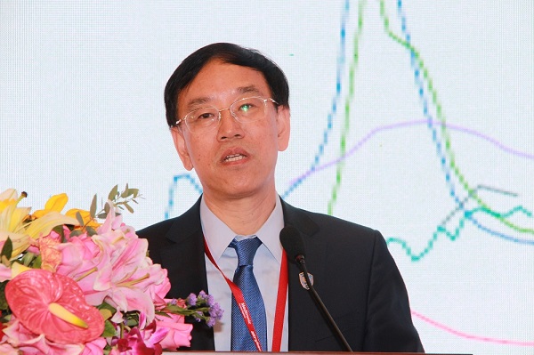 姜保国教授作报告.jpg