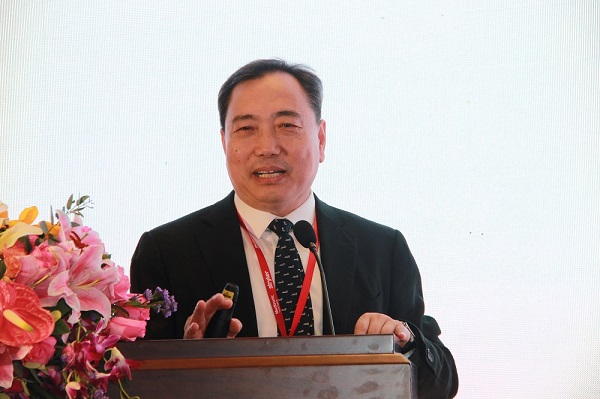 唐佩福教授作报告.jpg