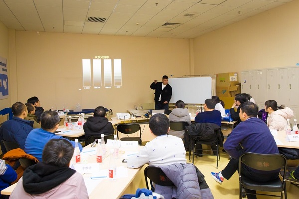 医学影像科胡晓煜医师做影像学讲解.jpg