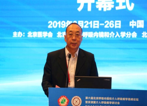 1、候任主任委员张杰教授主持开幕式.jpg