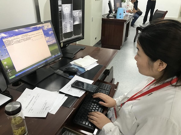 图11.医学影像科张庆护士记录工作要点.jpg