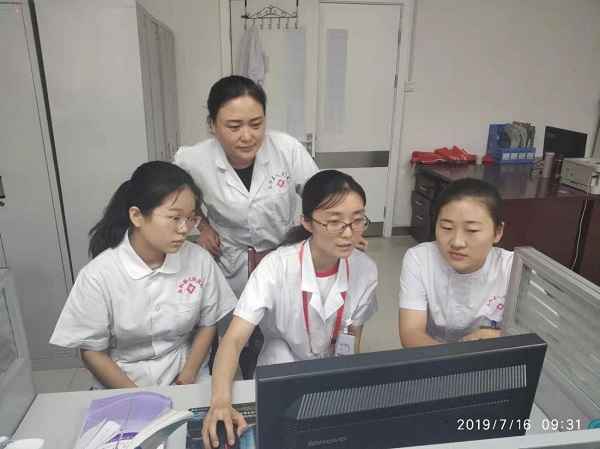 图13.感染管理-疾病预防控制处姚希助理研究员（右二）正在进行专业课程讲授.jpg
