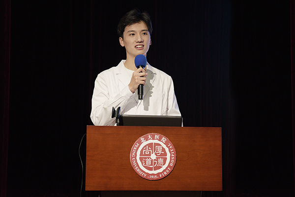 学生代表发言.jpg