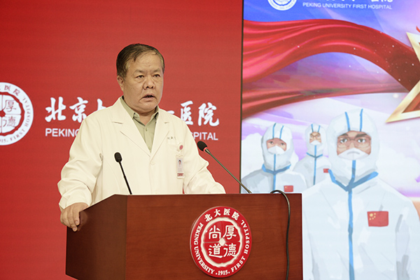 6 院长刘新民宣读表彰决定.jpg