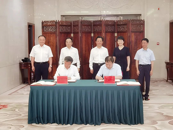 8 宁夏副主席、院长刘新民签署合作共建国家妇儿区域医疗中心协议.jpg