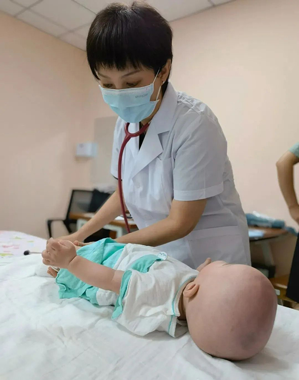 4 侯新琳教授义诊现场.jpg