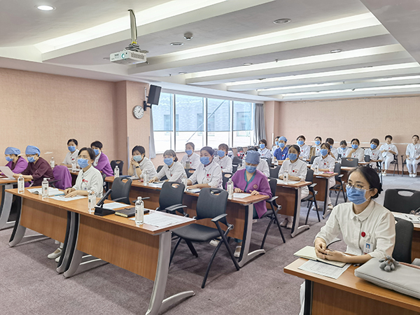 照片4：会场照片.jpg