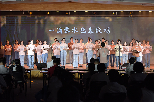 2 《新秋之歌》北大医院合唱团  指挥马永琛（内镜中心）.jpg
