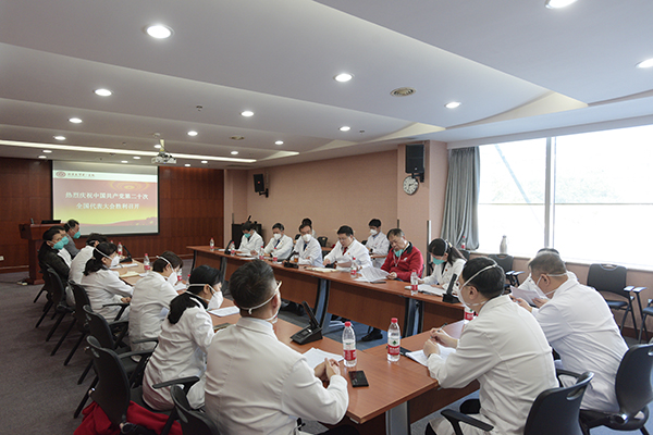 10 医院召开党委理论学习中心组学习会，认真学习党的二十大报告.jpg