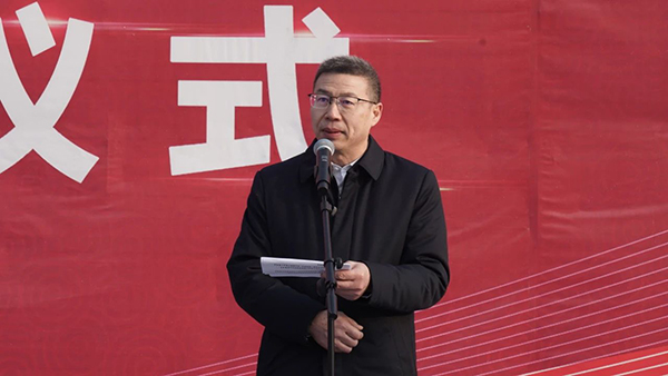 2 自治区卫生健康委阮越盛副主任主持开工仪式.jpg