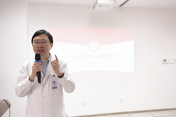 照片2 副院长李航讲话.jpg