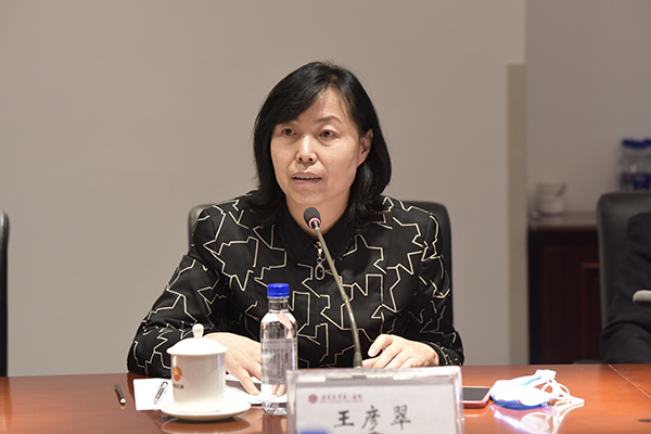 分享参会感受，点赞会议新风1 北大医院宁夏妇儿医院党委书记 王彦翠.jpg