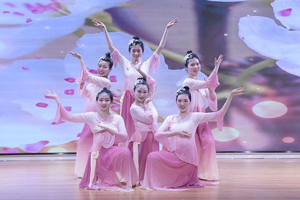 照片7 舞蹈《春暖花开，筑梦未来》.jpg