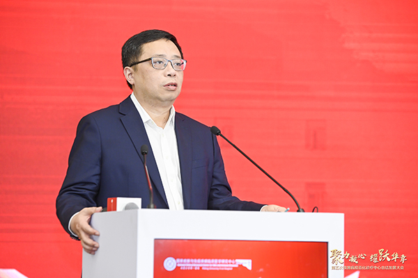 7 兄弟医院皮肤科代表中南大学陈翔常务副校长致辞.jpg