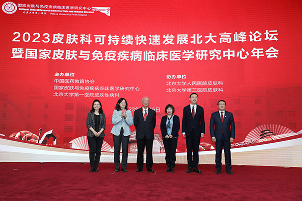 13 北大皮科四世同堂：左起：王晓雯、汪旸、朱学骏、李若瑜、李航、王明悦.jpg