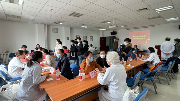 【党派风采】3 义诊场景一.jpg