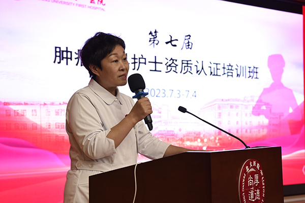 照片3  王影新科护士长发言.jpg