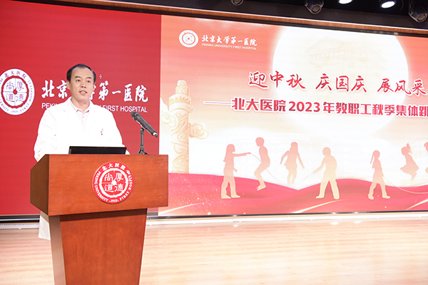 照片15颁奖主持.jpg