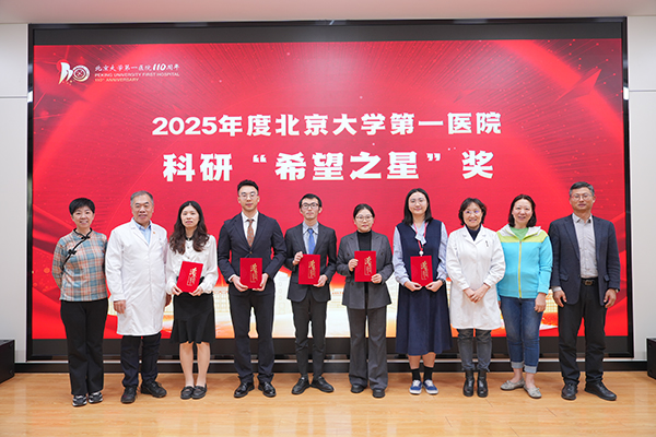 6-张凯副书记、各学科主任为5位获得者颁奖(一).jpg