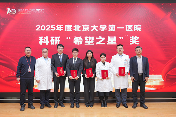 7-张凯副书记、各学科主任为5位获得者颁奖(二).jpg