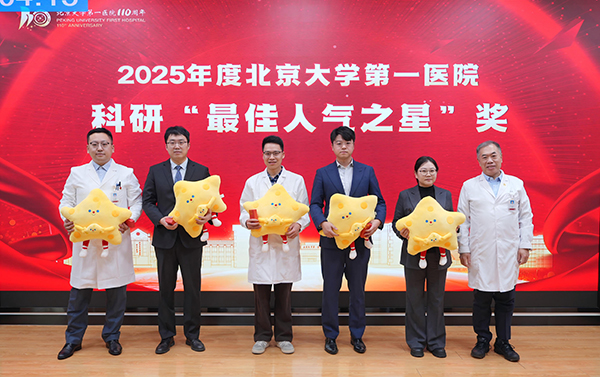 9-张凯副书记为5位获得者颁奖.jpg 9-张凯副书记为5位获得者颁奖.jpg