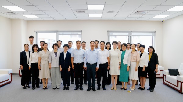 7所有参会人员会客室合影.jpg 7所有参会人员会客室合影.jpg