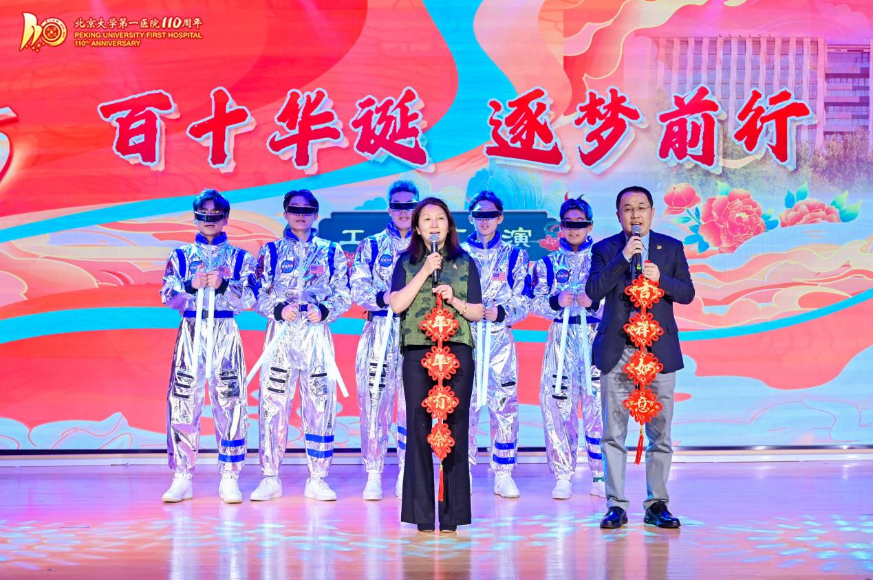 9 医学影像科 灯光舞蹈《律动影像》