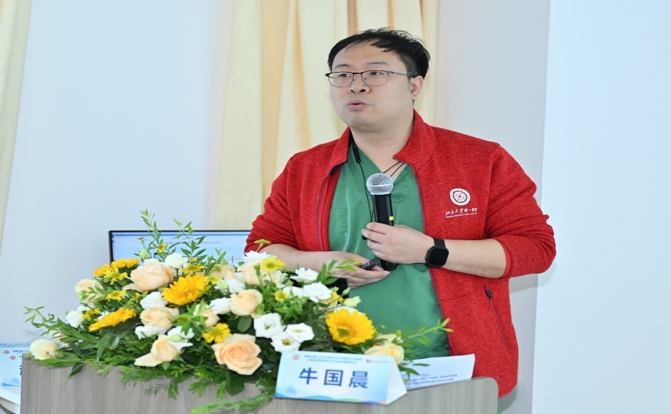 人站在花前

AI 生成的内容可能不正确。