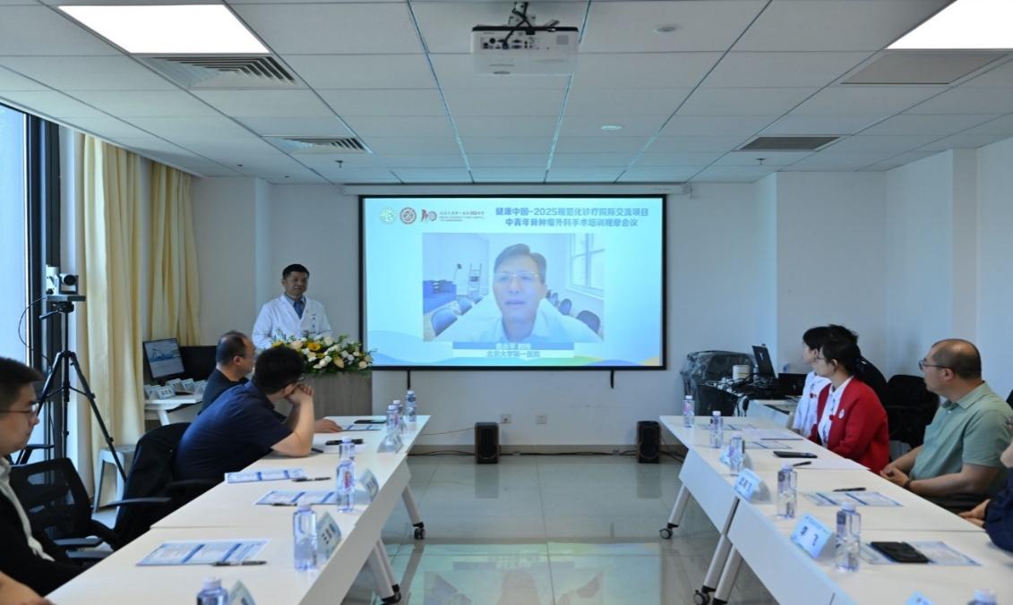 会议室里的人们

AI 生成的内容可能不正确。