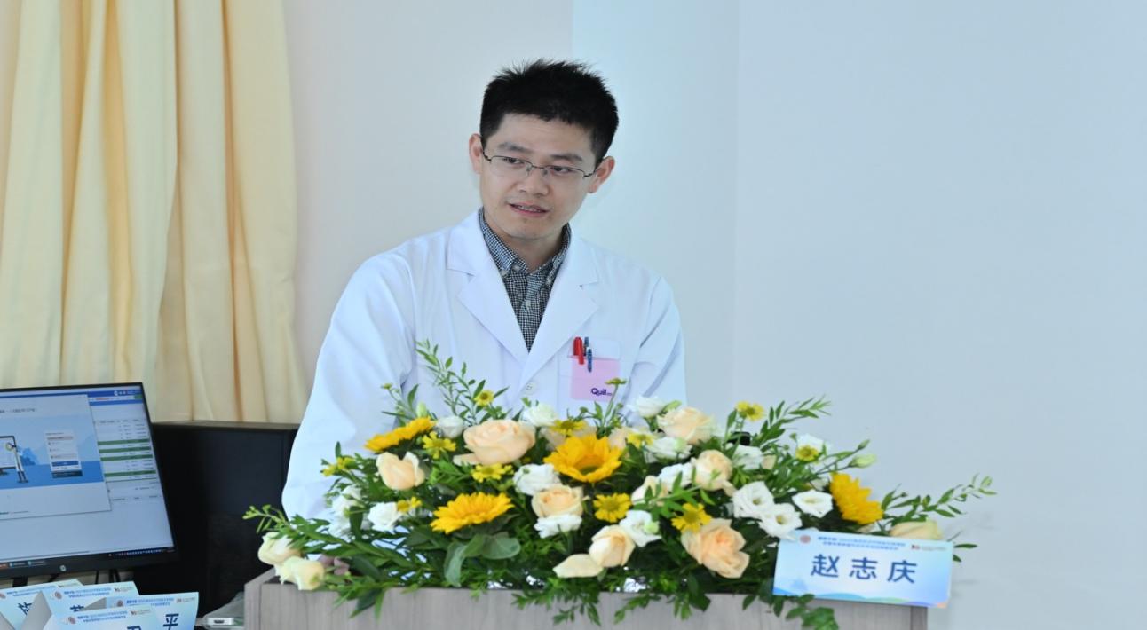 人站在花前

AI 生成的内容可能不正确。